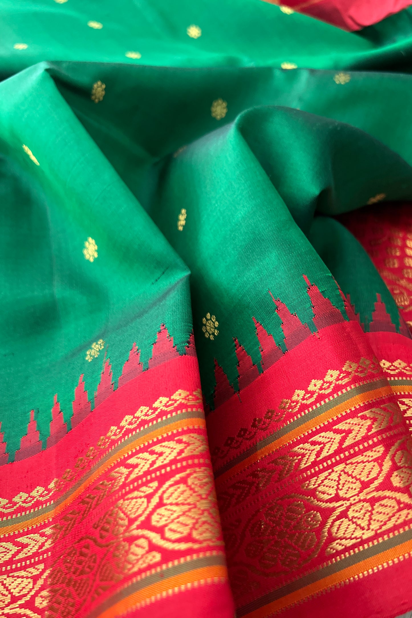 Gadwal Silk Saree - AW1053GS
