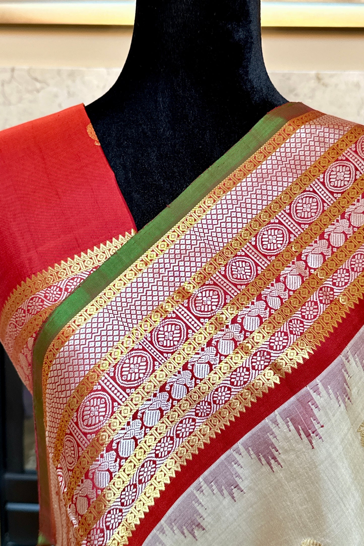 Gadwal Silk Saree - AW1083GS